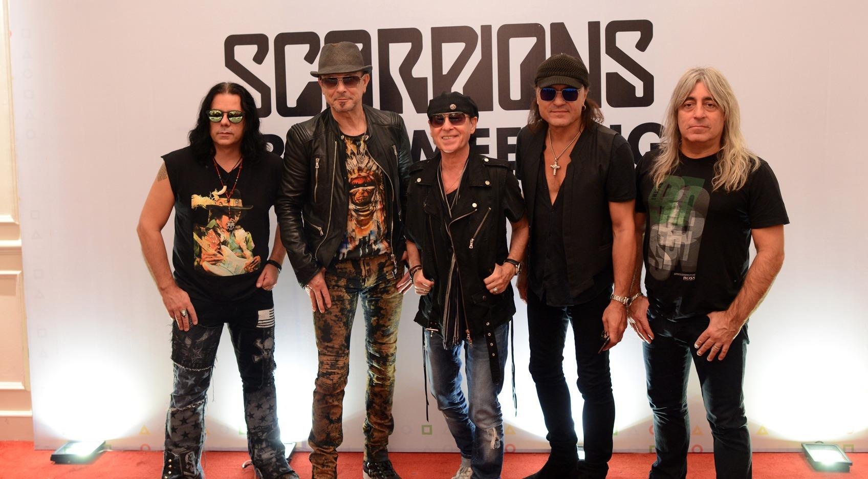 Scorpions muon uong thu bia Viet Nam hinh anh