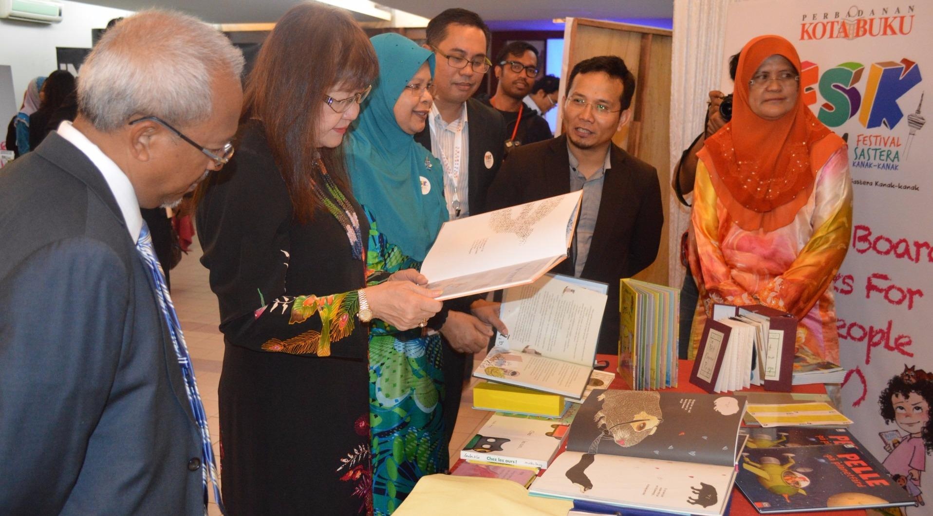 'Tam nhin ve sach cuc ky quan trong' hinh anh