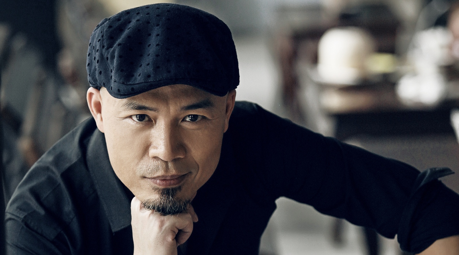 Huy Tuan muon dua nhung nguoi phia sau Vpop ra anh sang hinh anh