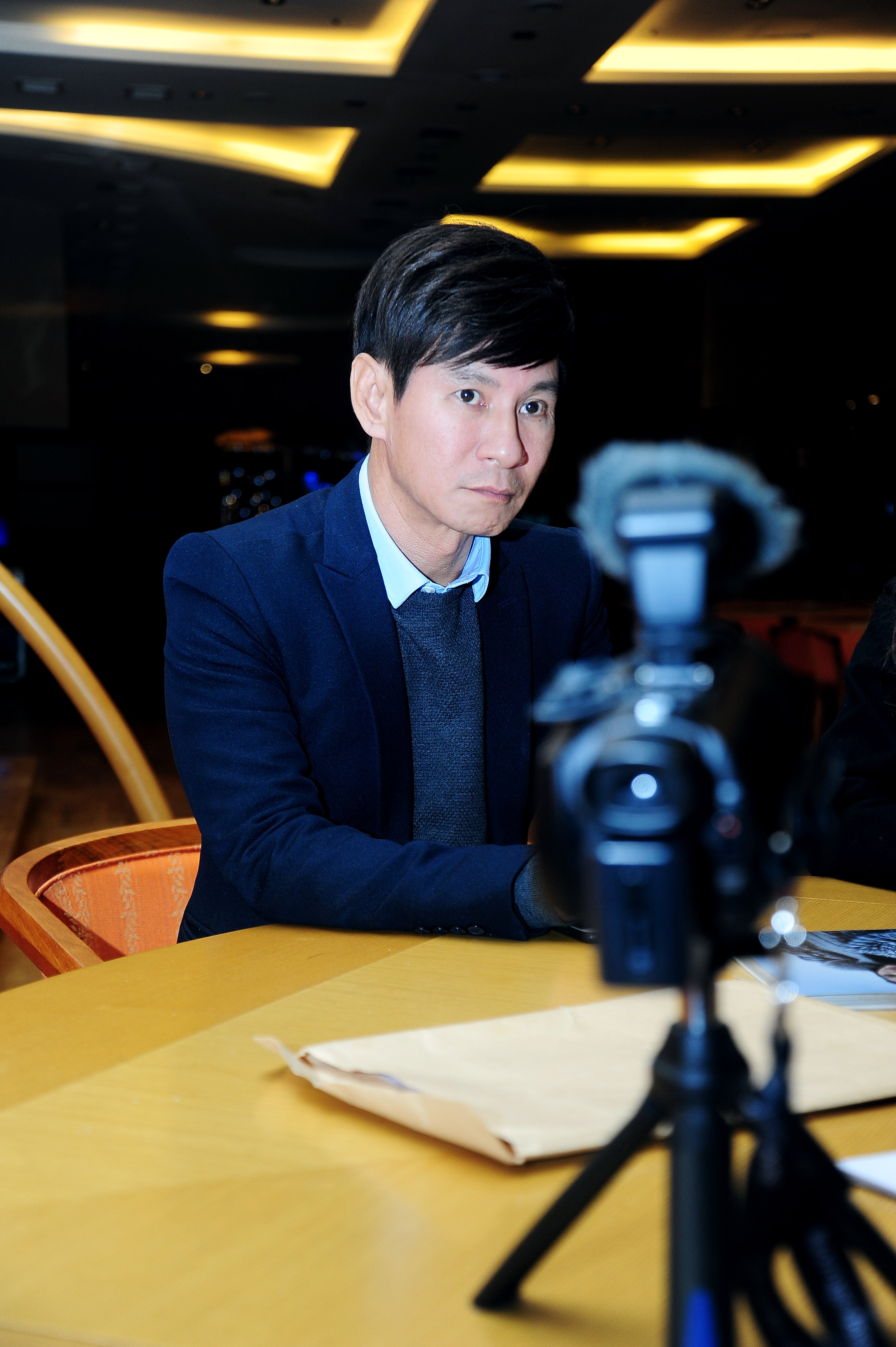 Vo chong Ly Hai duoc 4 con ra tan san bay don,  Ly Hai va mot nam “am” nhieu giai thuong lon anh 2