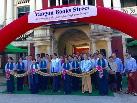 ky niem 1 nam duong sach TP.HCM anh 3