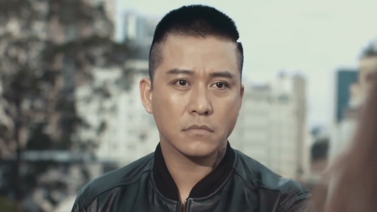 Tuan Hung lao vao dam chay cuu nguoi hinh anh