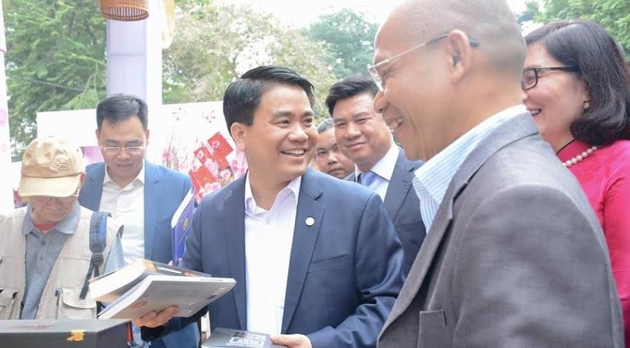 Tu Pho Sach Xuan cua thu do nghi ve cac hoi sach quoc te hinh anh