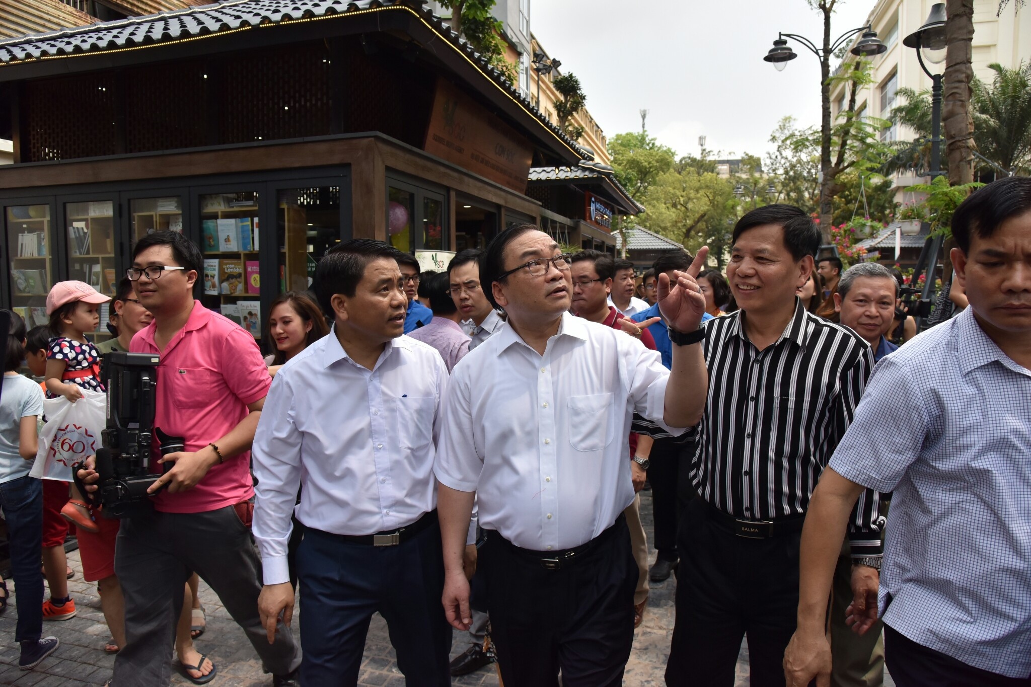 khai truong pho sach Ha Noi anh 5