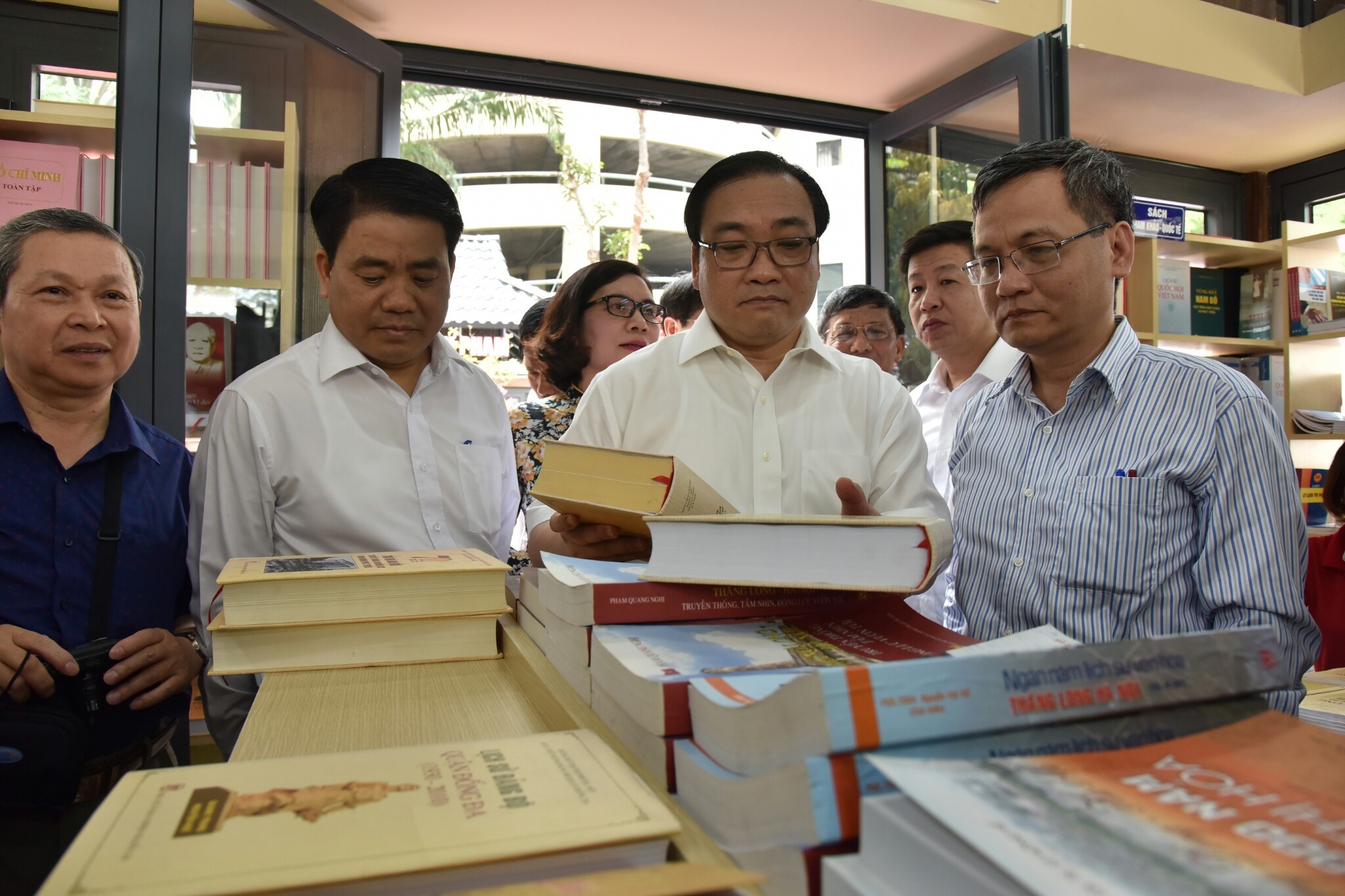 khai truong pho sach Ha Noi anh 6