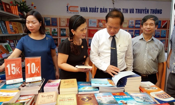 Bo truong gui thu chuc mung NXB Thong tin va Truyen thong hinh anh