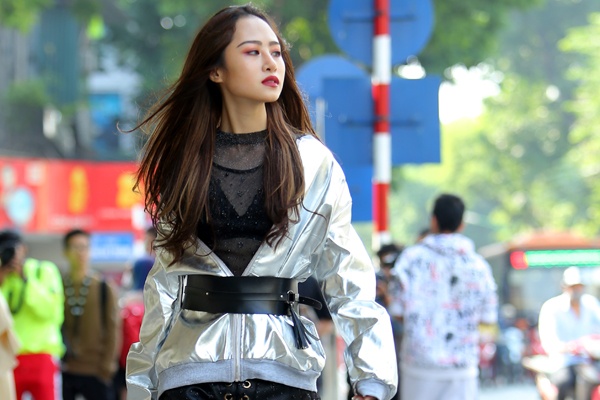 Gioi tre Viet khoe phong cach an mac trong ngay thu 2 hinh anh