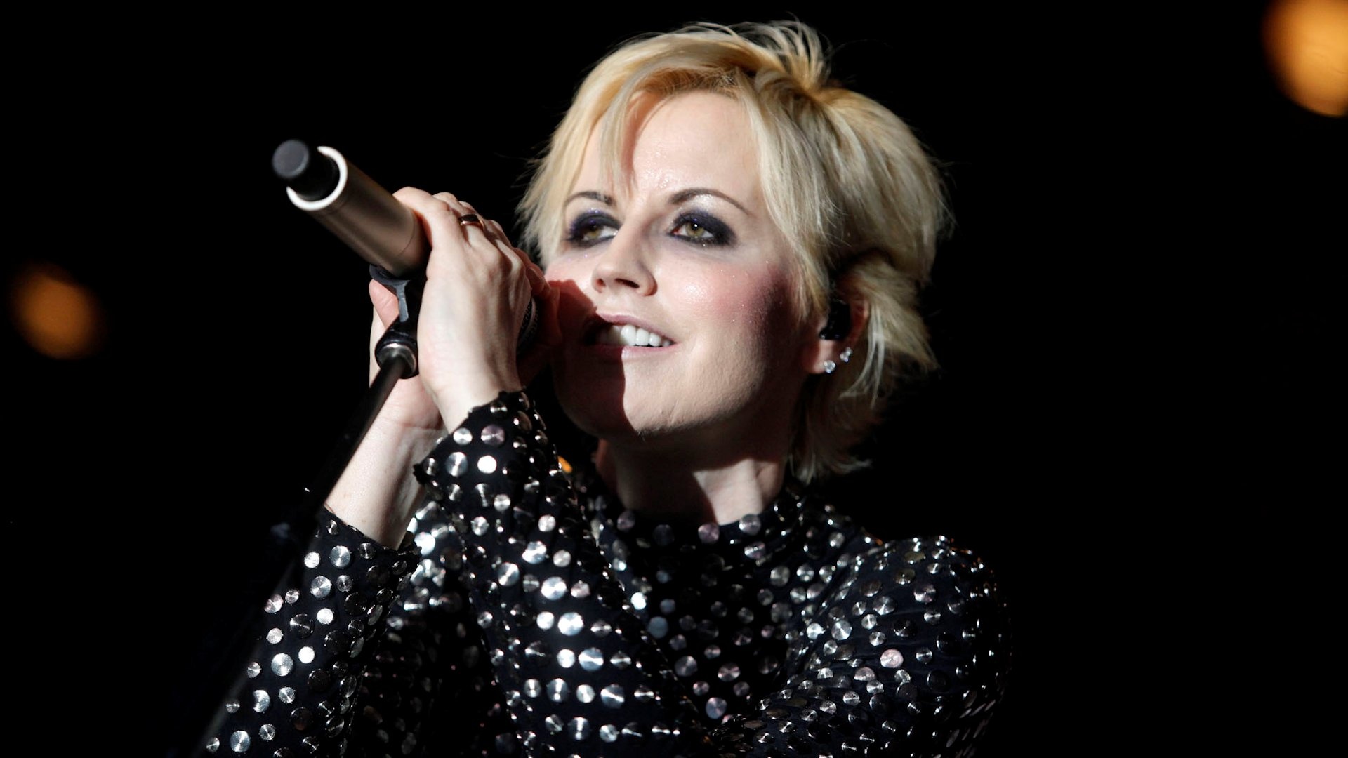 Giong ca chinh ban nhac The Cranberries qua doi o tuoi 46 hinh anh