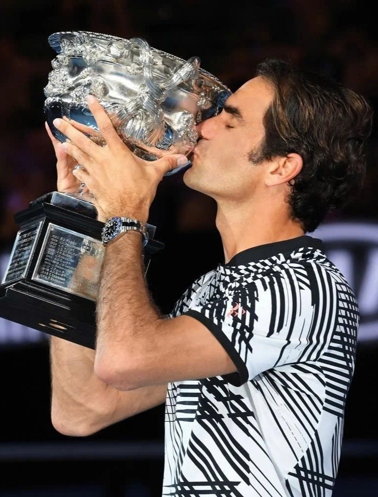Roger Federer mang Rolex GMT-Master II trong chiến thắng trở lại của anh tại Giải quần vợt Australia mở rộng năm 2017. Ảnh: Rolex.