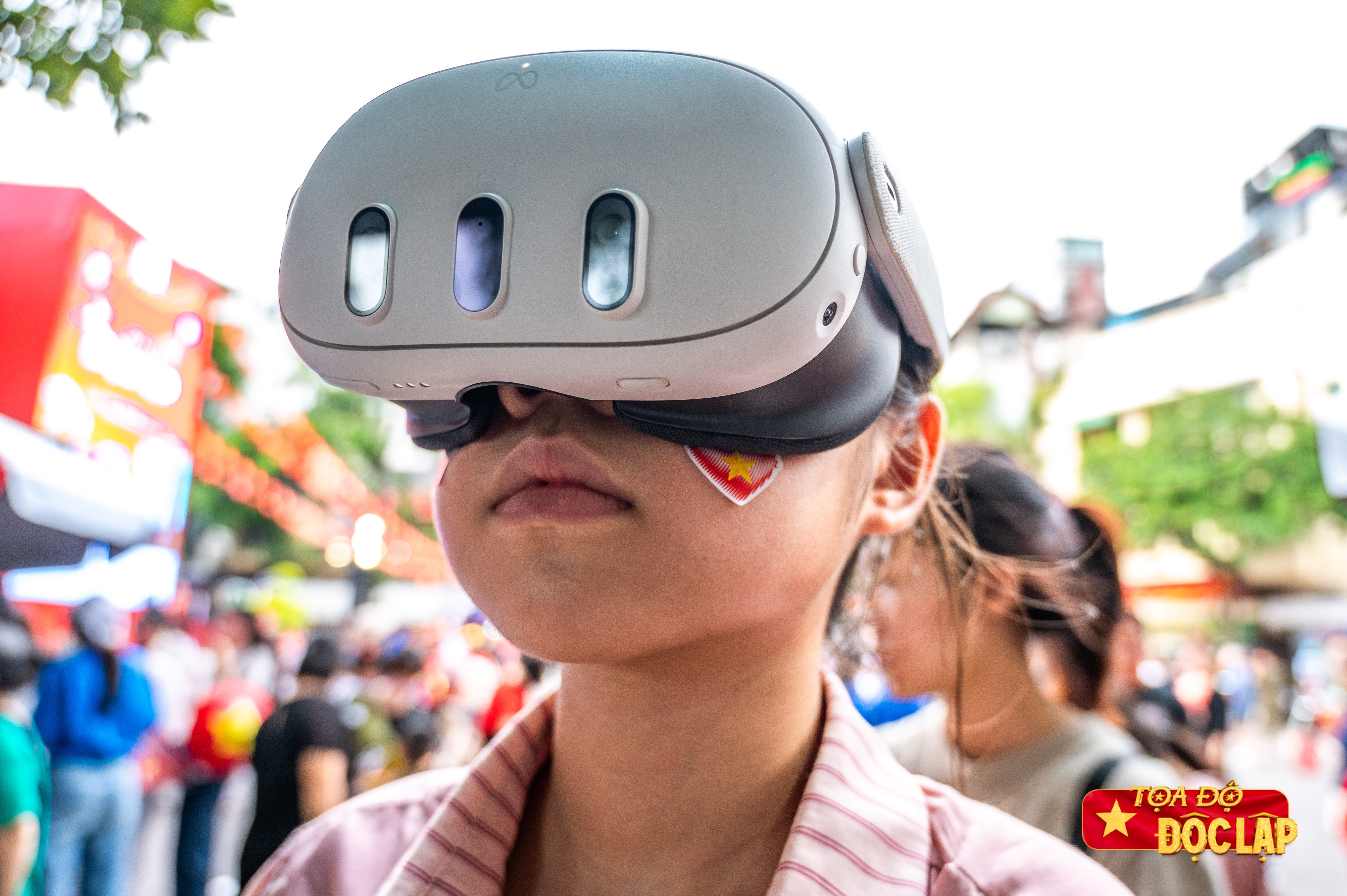 Cho 3 tieng de 'di xuyen' rung Truong Son bang kinh VR hinh anh