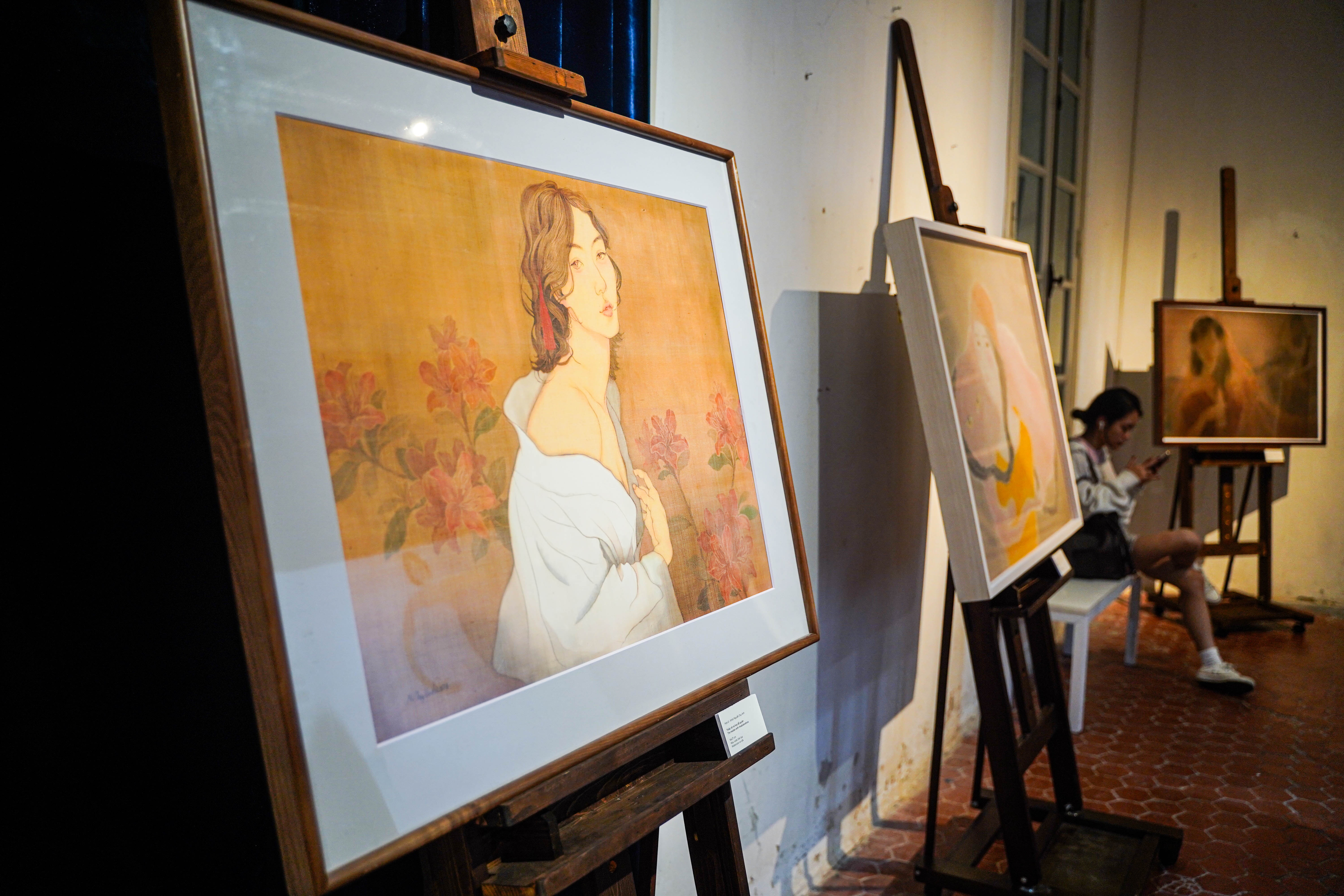 triển lãm tranh lụa,  lụa Việt, nghệ thuật lụa đương đại,  tranh lụa truyền thống,  biệt thự Pháp cổ,  Hàng Bài,  mỹ thuật Việt Nam ảnh 9 trien lam tranh lua,  lua Viet, nghe thuat lua duong dai,  tranh lua truyen thong,  biet thu Phap co,  Hang Bai,  my thuat Viet Nam anh 9