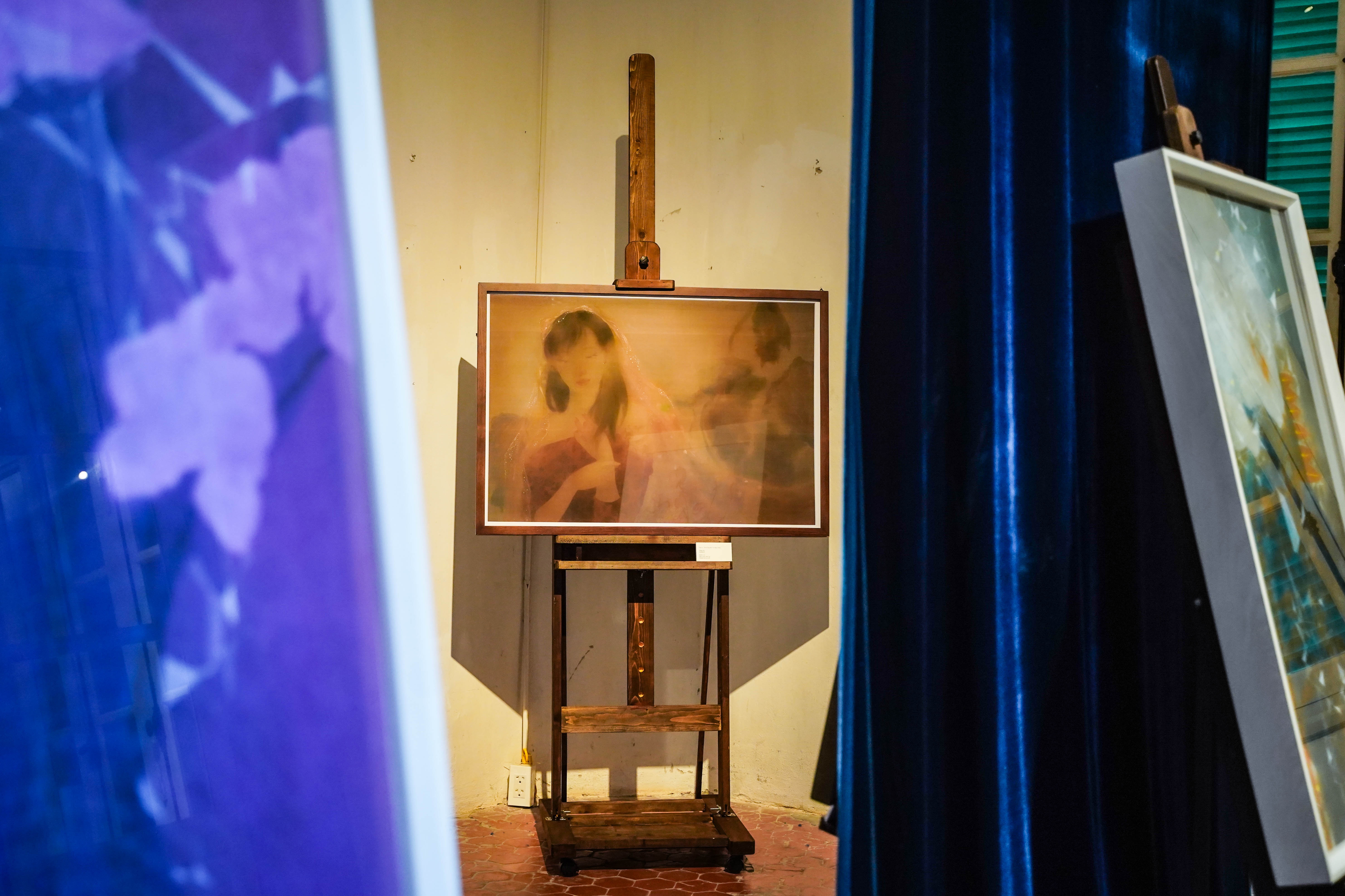 triển lãm tranh lụa,  lụa Việt, nghệ thuật lụa đương đại,  tranh lụa truyền thống,  biệt thự Pháp cổ,  Hàng Bài,  mỹ thuật Việt Nam ảnh 6 trien lam tranh lua,  lua Viet, nghe thuat lua duong dai,  tranh lua truyen thong,  biet thu Phap co,  Hang Bai,  my thuat Viet Nam anh 6