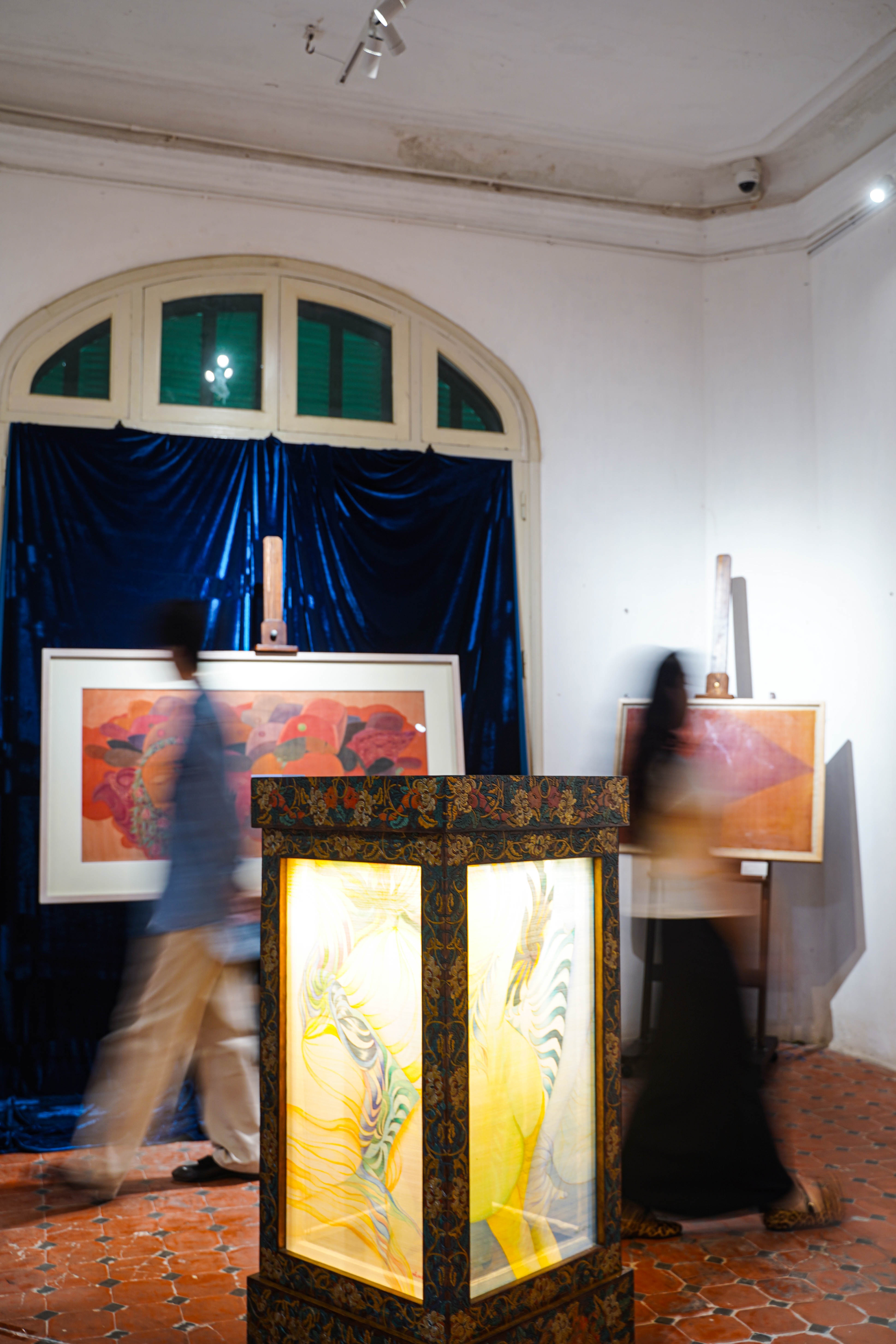 triển lãm tranh lụa,  lụa Việt, nghệ thuật lụa đương đại,  tranh lụa truyền thống,  biệt thự Pháp cổ,  Hàng Bài,  mỹ thuật Việt Nam ảnh 8 trien lam tranh lua,  lua Viet, nghe thuat lua duong dai,  tranh lua truyen thong,  biet thu Phap co,  Hang Bai,  my thuat Viet Nam anh 8