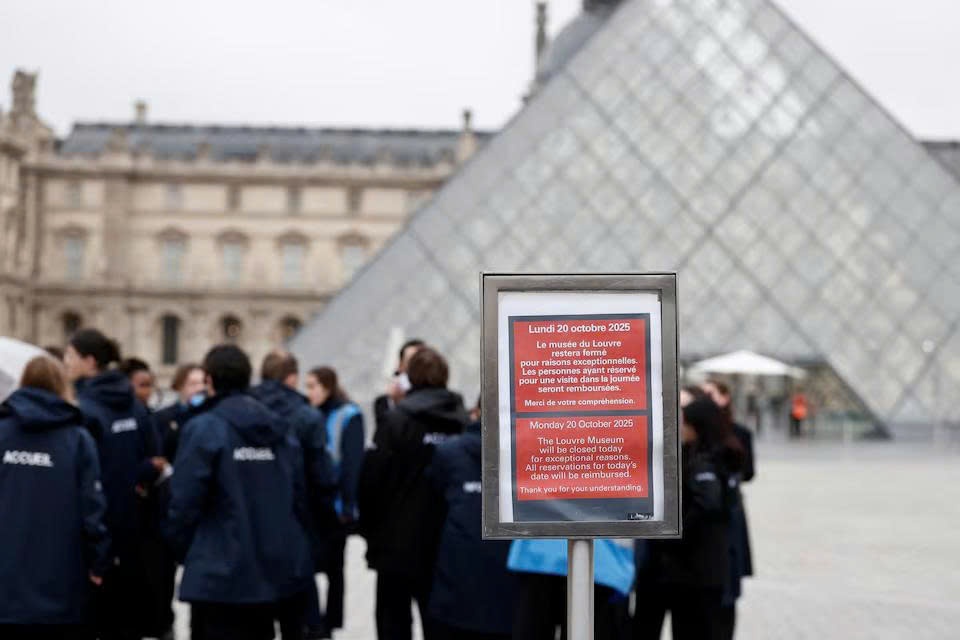 Trom Louvre,  kim cuong Louvre,  vu trom Paris,  gia vang, bao tang Louvre bi trom anh 2