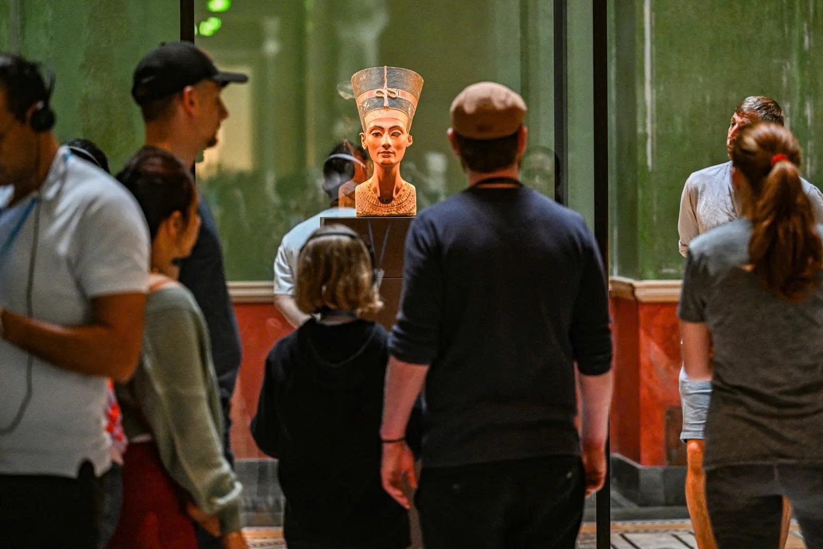 Nefertiti,  tuong Nefertiti,  hoi huong co vat,  Bao tang GEM,  Ai Cap co vat,  Duc tra co vat anh 2