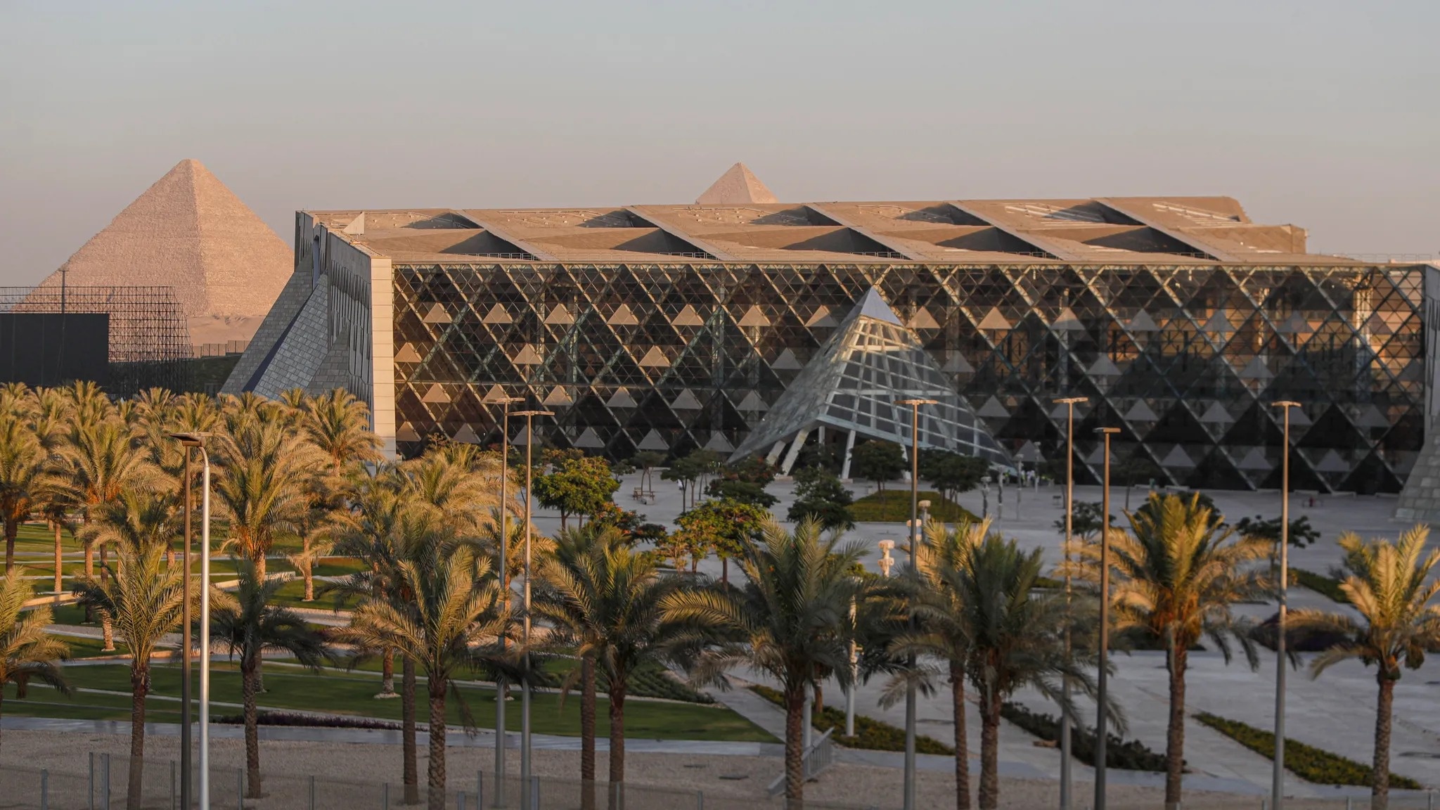 Nefertiti,  tuong Nefertiti,  hoi huong co vat,  Bao tang GEM,  Ai Cap co vat,  Duc tra co vat anh 1