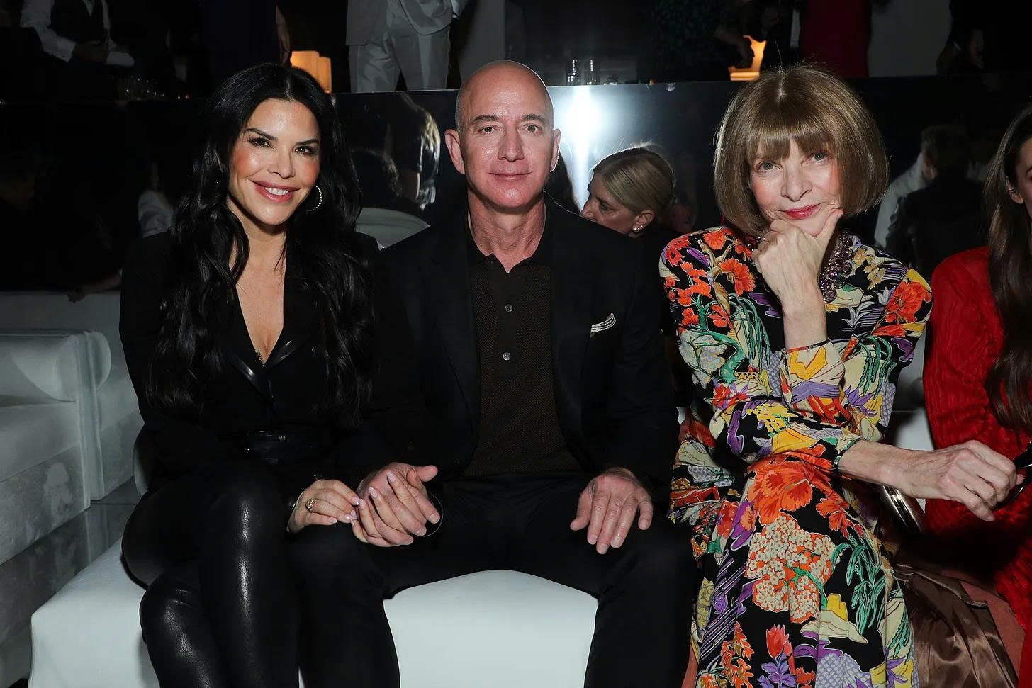 Jeff Bezos Met Gala,  Met Gala 2026,  tham vong Bezos,  thau tom Vogue,  Lauren Sanchez thoi trang,  thoi trang cao cap,  Amazon thoi trang,  Costume Art anh 2