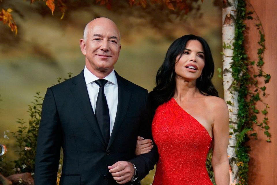 Jeff Bezos Met Gala,  Met Gala 2026,  tham vong Bezos,  thau tom Vogue,  Lauren Sanchez thoi trang,  thoi trang cao cap,  Amazon thoi trang,  Costume Art anh 1