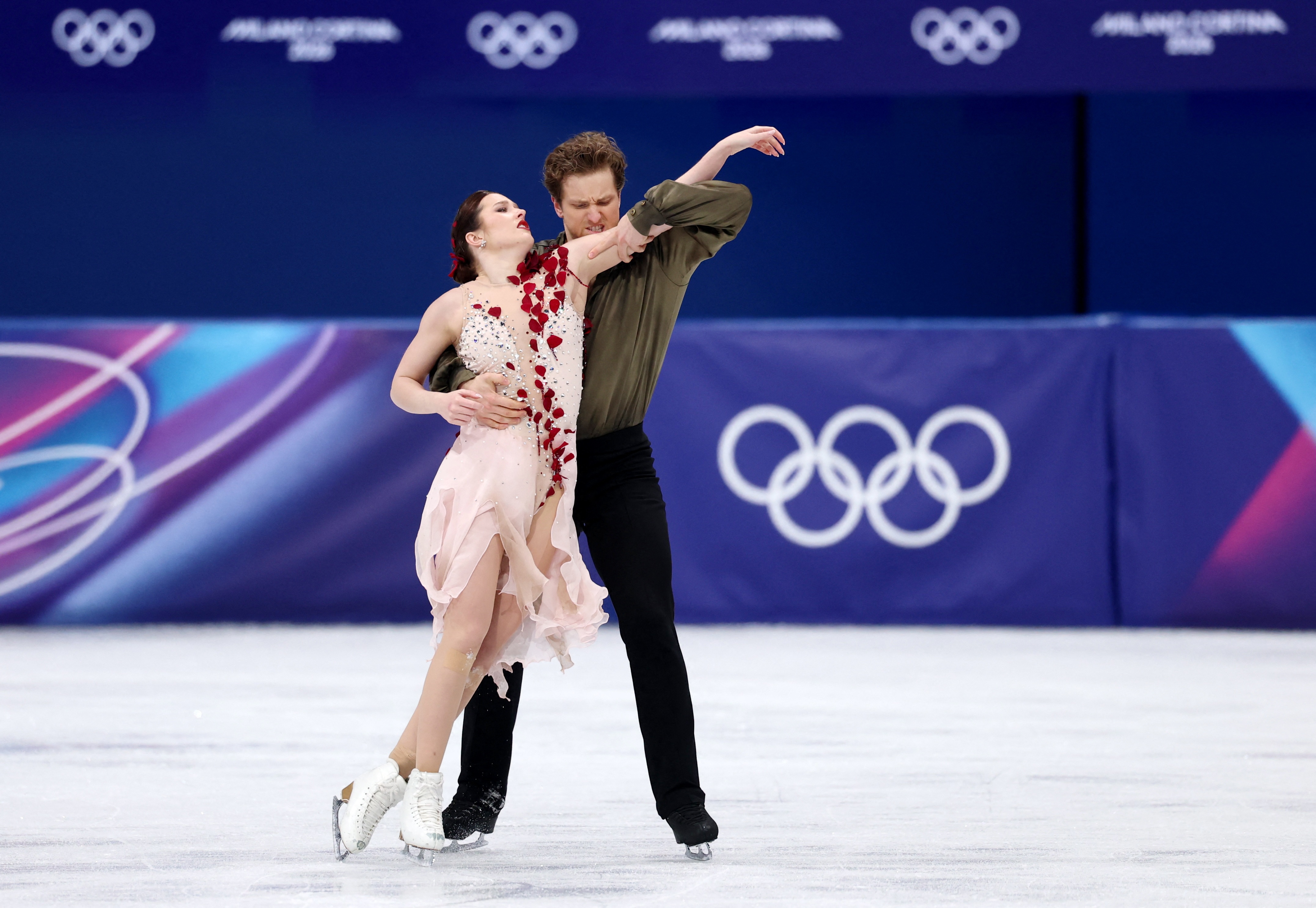 olympic,  truot bang,  thoi trang,  thiet ke,  trang phuc anh 7