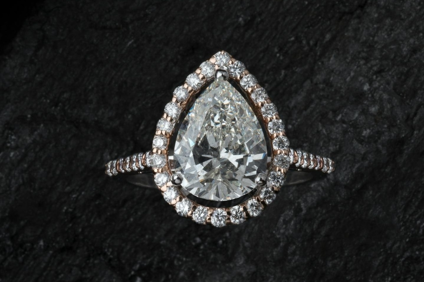 Dieu gi khien nhan kim cuong nhanh xin mau hinh anh