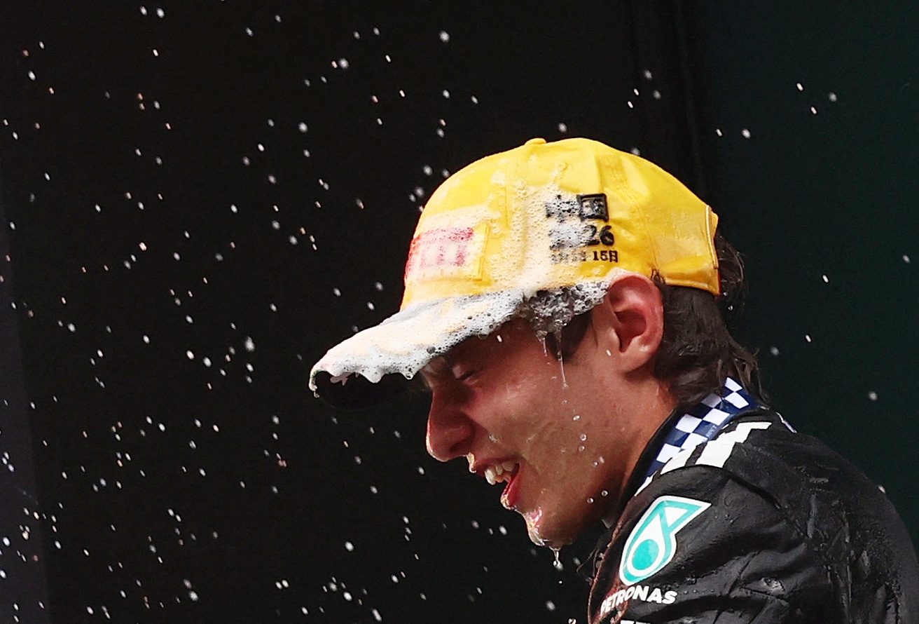 kimi antonelli,  nhay mat,  viral anh 8