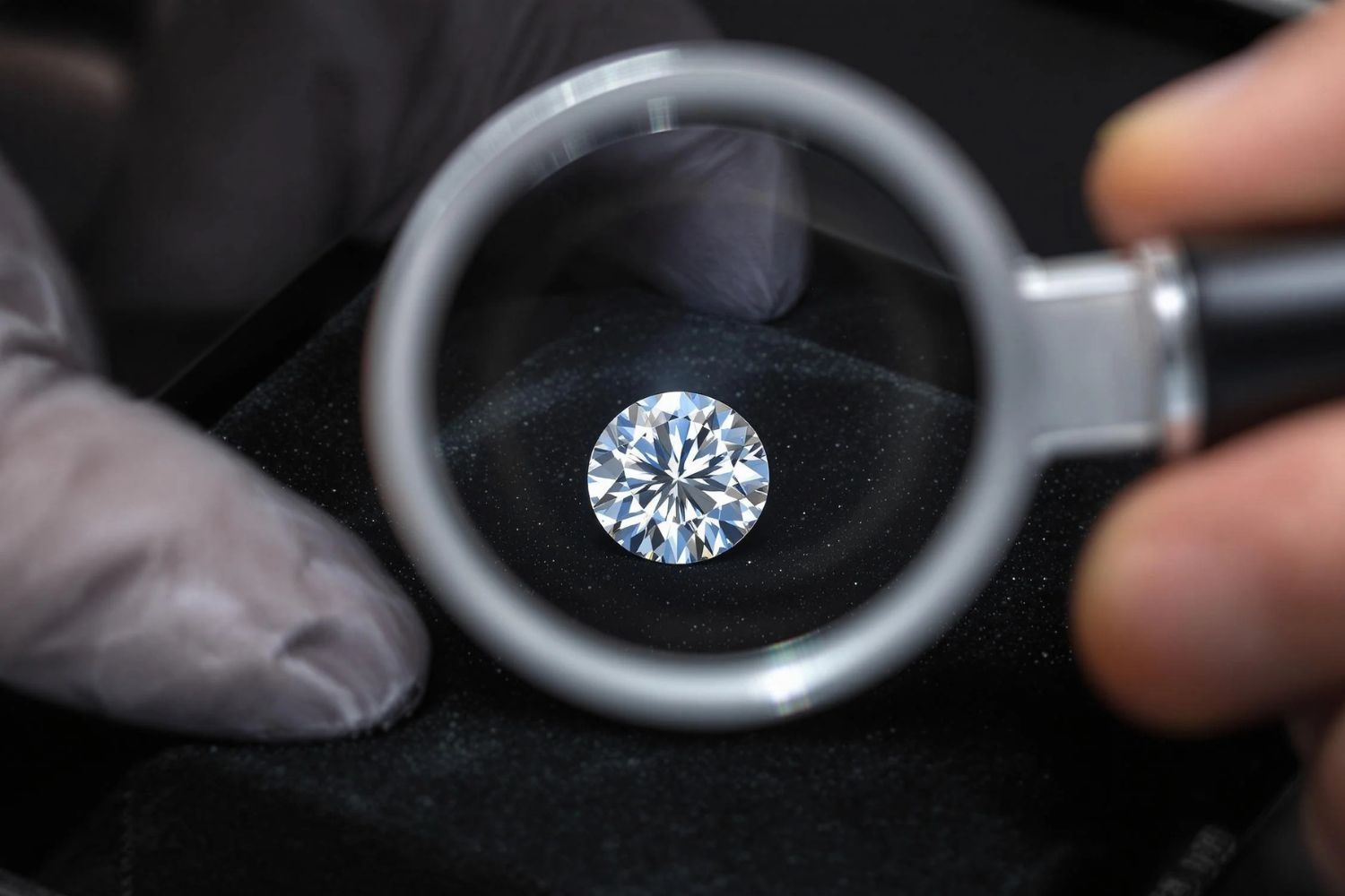 Ly do kim cuong roi thu hut nguoi tre 9X, 2K hinh anh