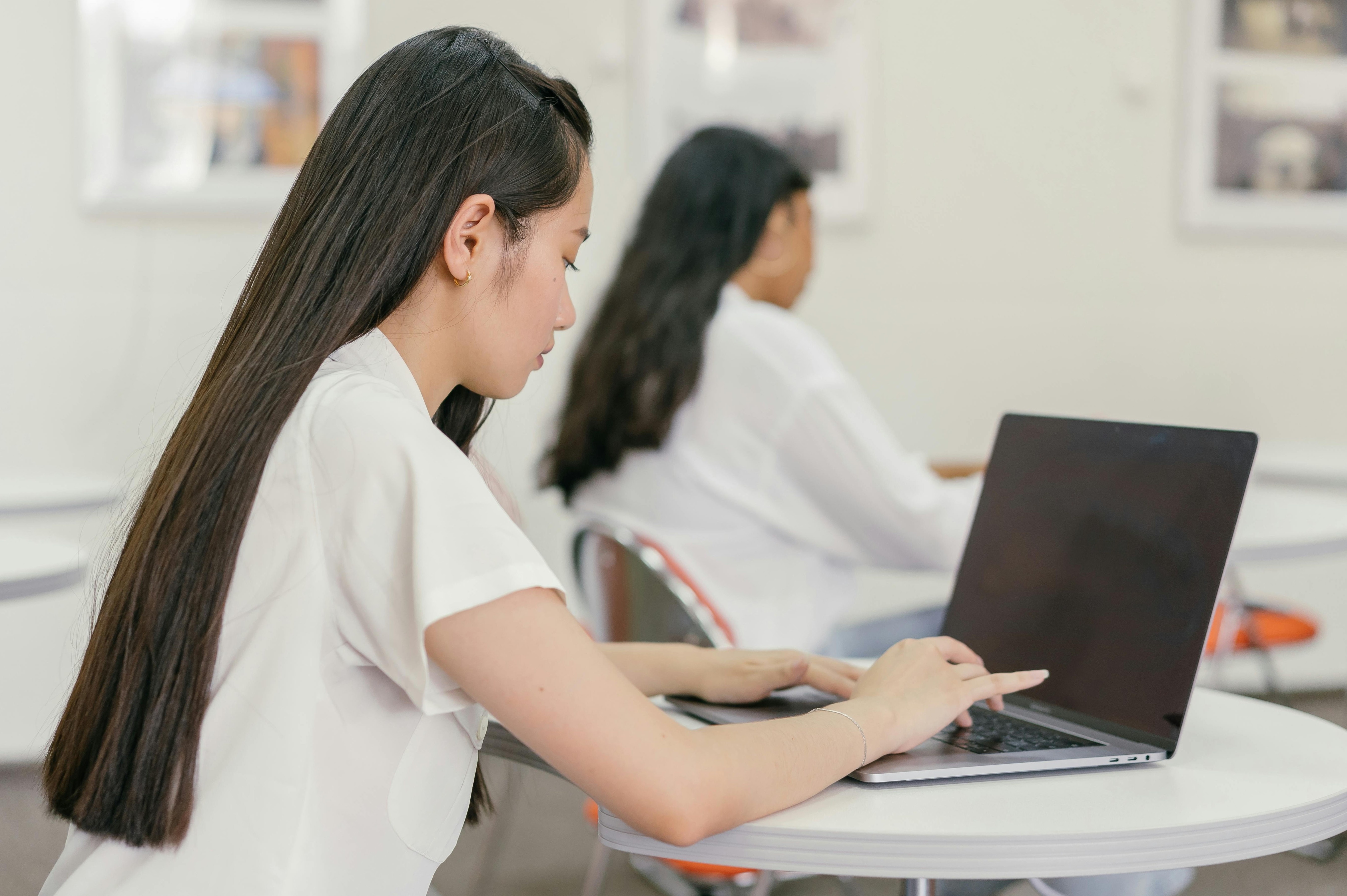 Nghich ly diem cang cao, luong cang thap cua Gen Z My hinh anh