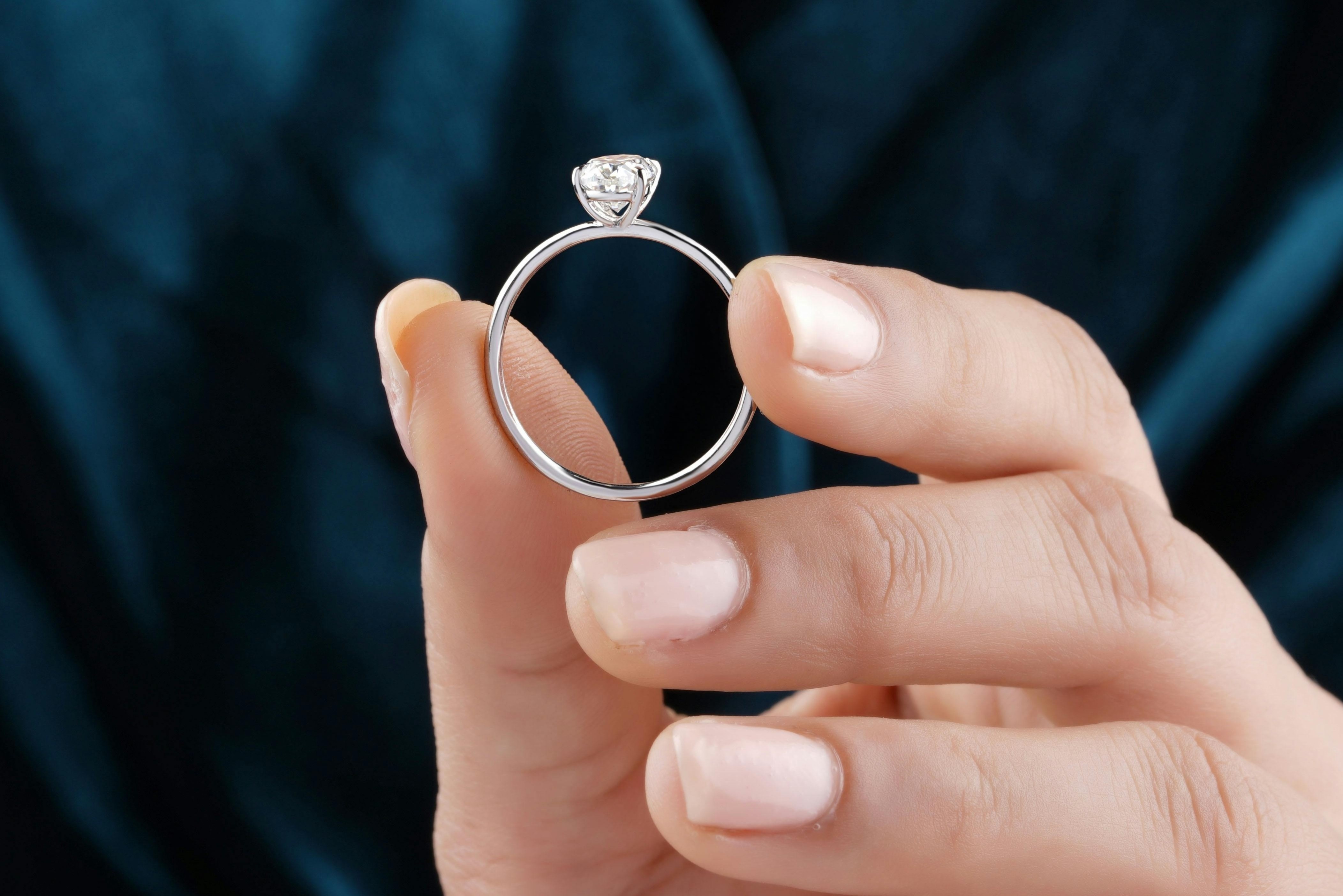 Kim cuong bi mo duc, kem sang do dau? hinh anh