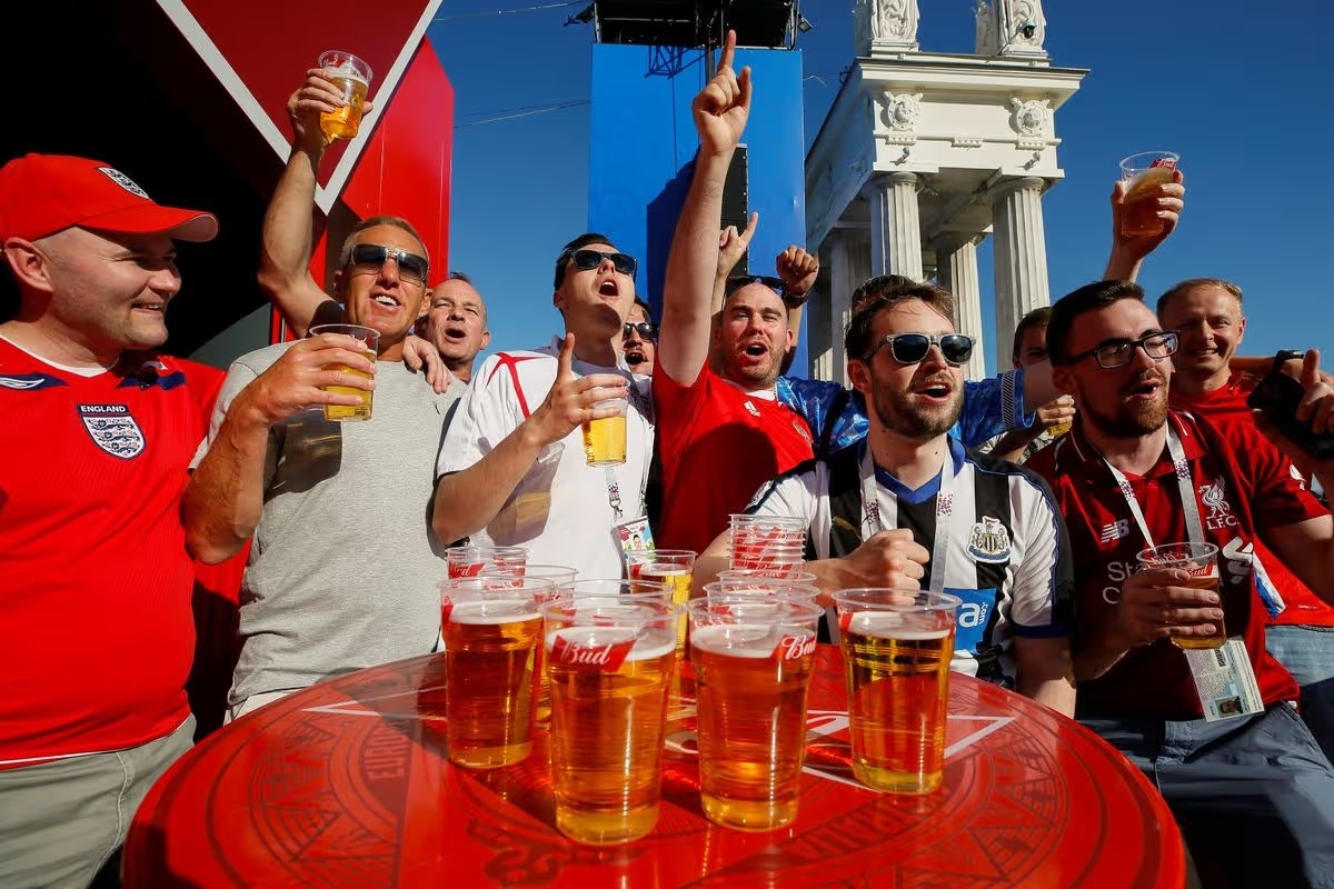 world cup,  ruou bia,  do uong co con anh 1