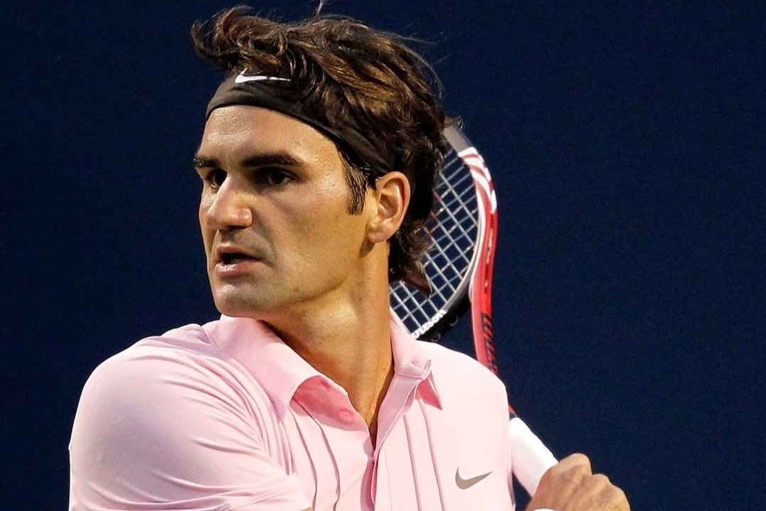 Ao hong cua Sinner goi lai bong dang Roger Federer hinh anh