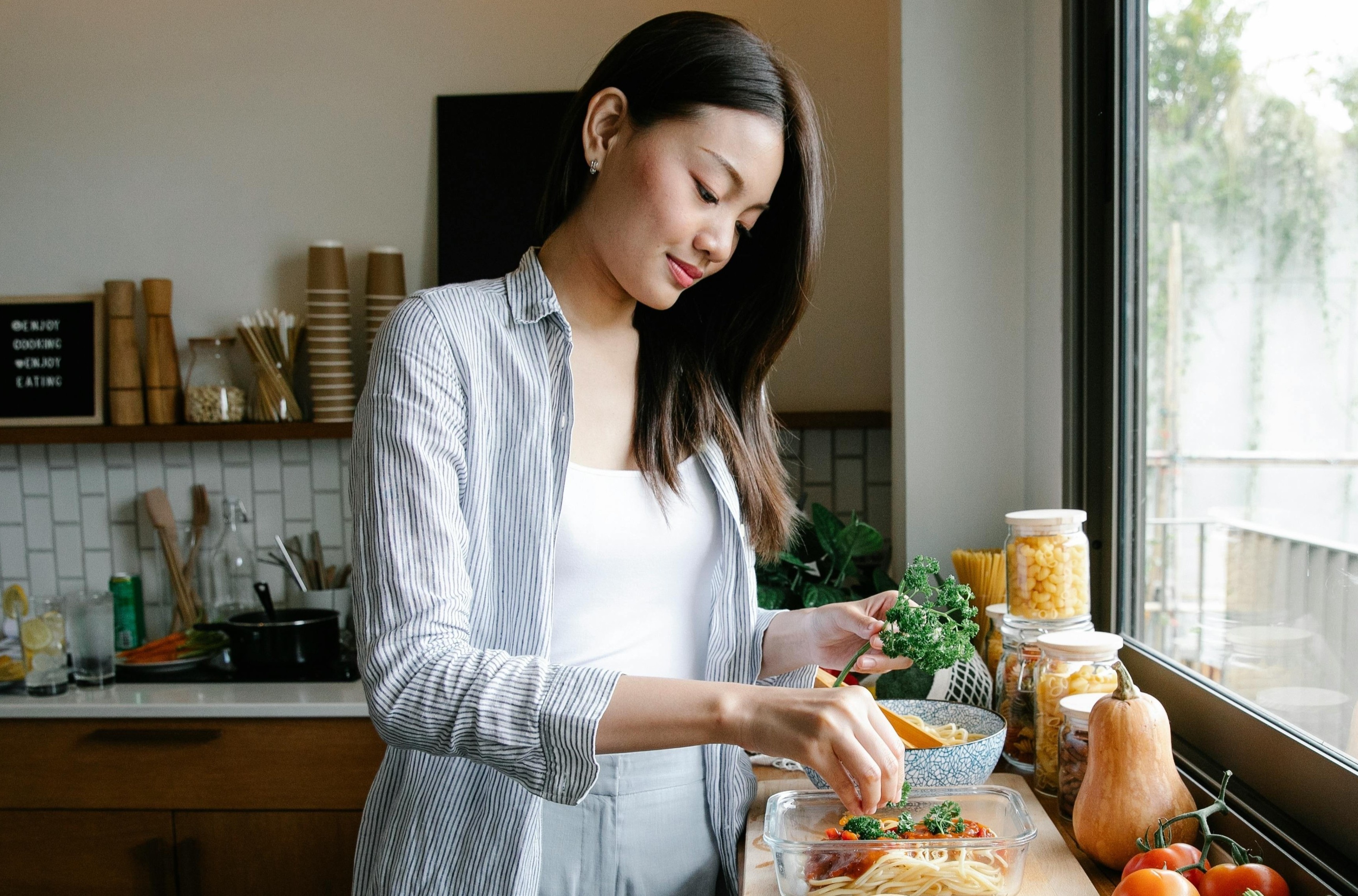 Sai lam khi deo trang suc luc nau nuong hinh anh