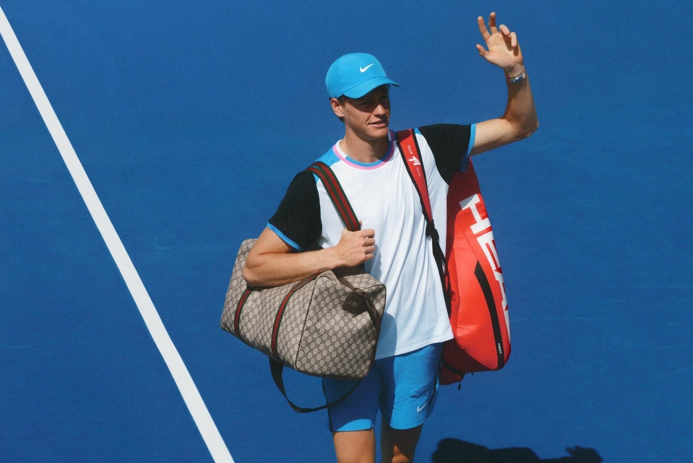 Bong da mat 'ngai vang' xa xi vao tay tennis hinh anh