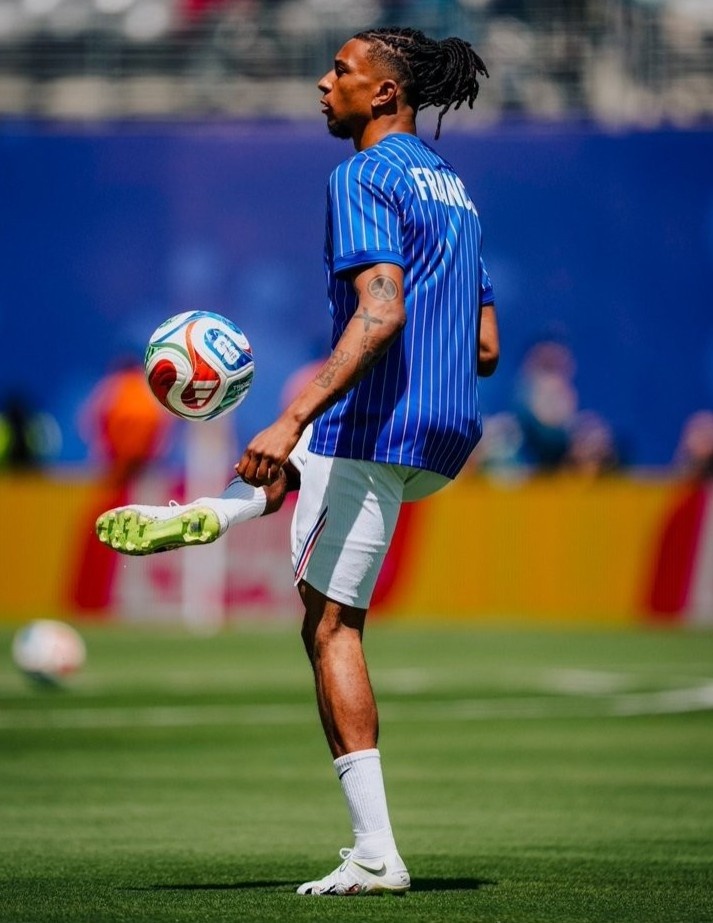 Doi giay dac biet cua 'nguoi hay nhat tuyen Phap' o World Cup hinh anh