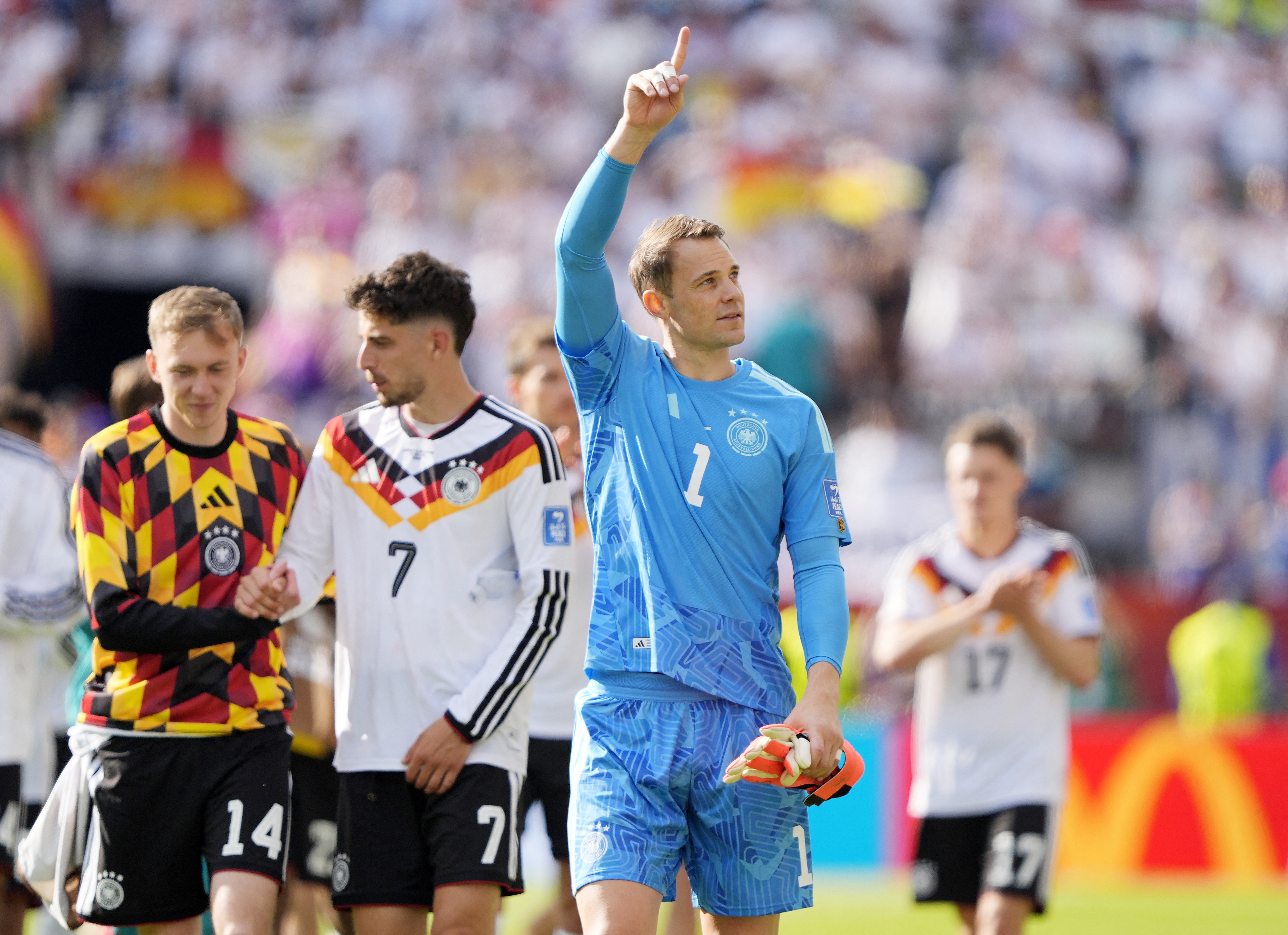 neuer,  ao dau anh 1