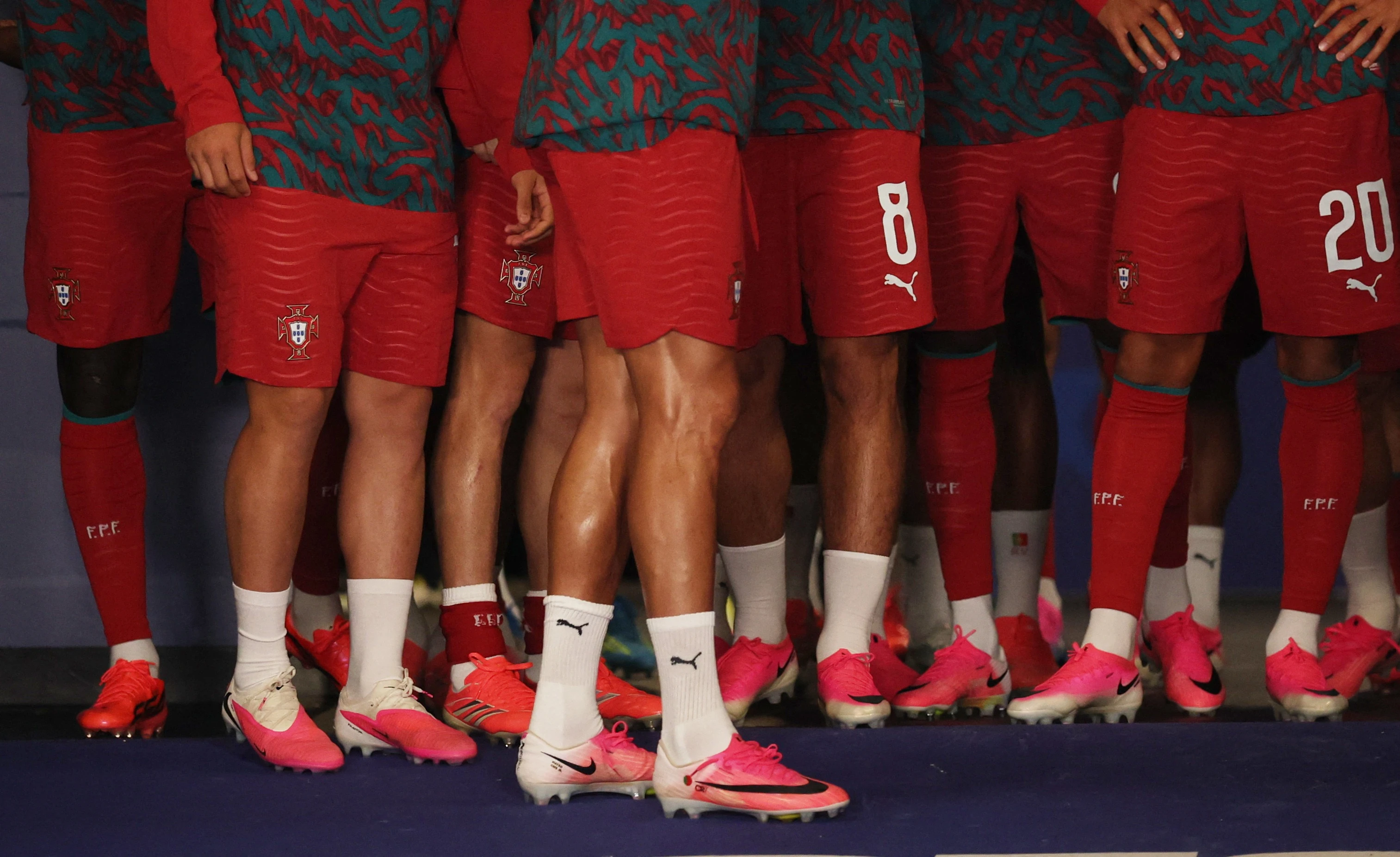 Giay cua Ronaldo giup Nike ap dao adidas o World Cup hinh anh