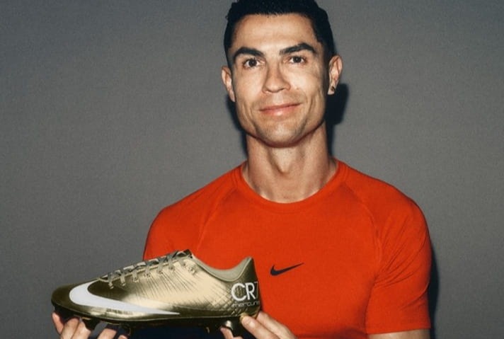 'Chiec giay vang' danh dau ky luc vo tien khoang hau cua Ronaldo hinh anh
