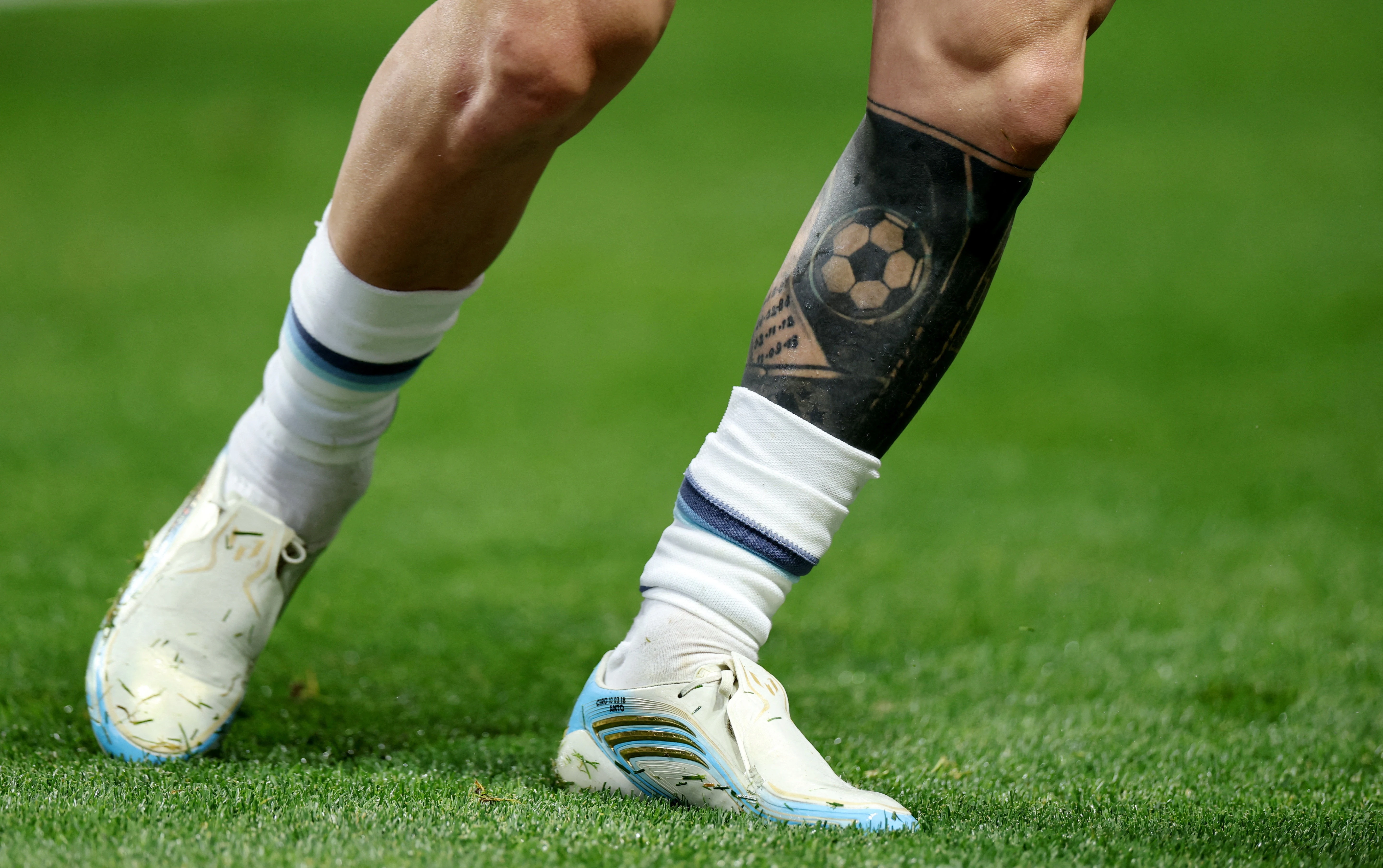 messi,  gi&agrave;y ảnh 1