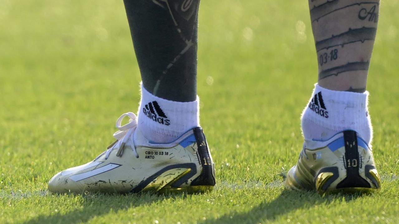 messi,  gi&agrave;y ảnh 3