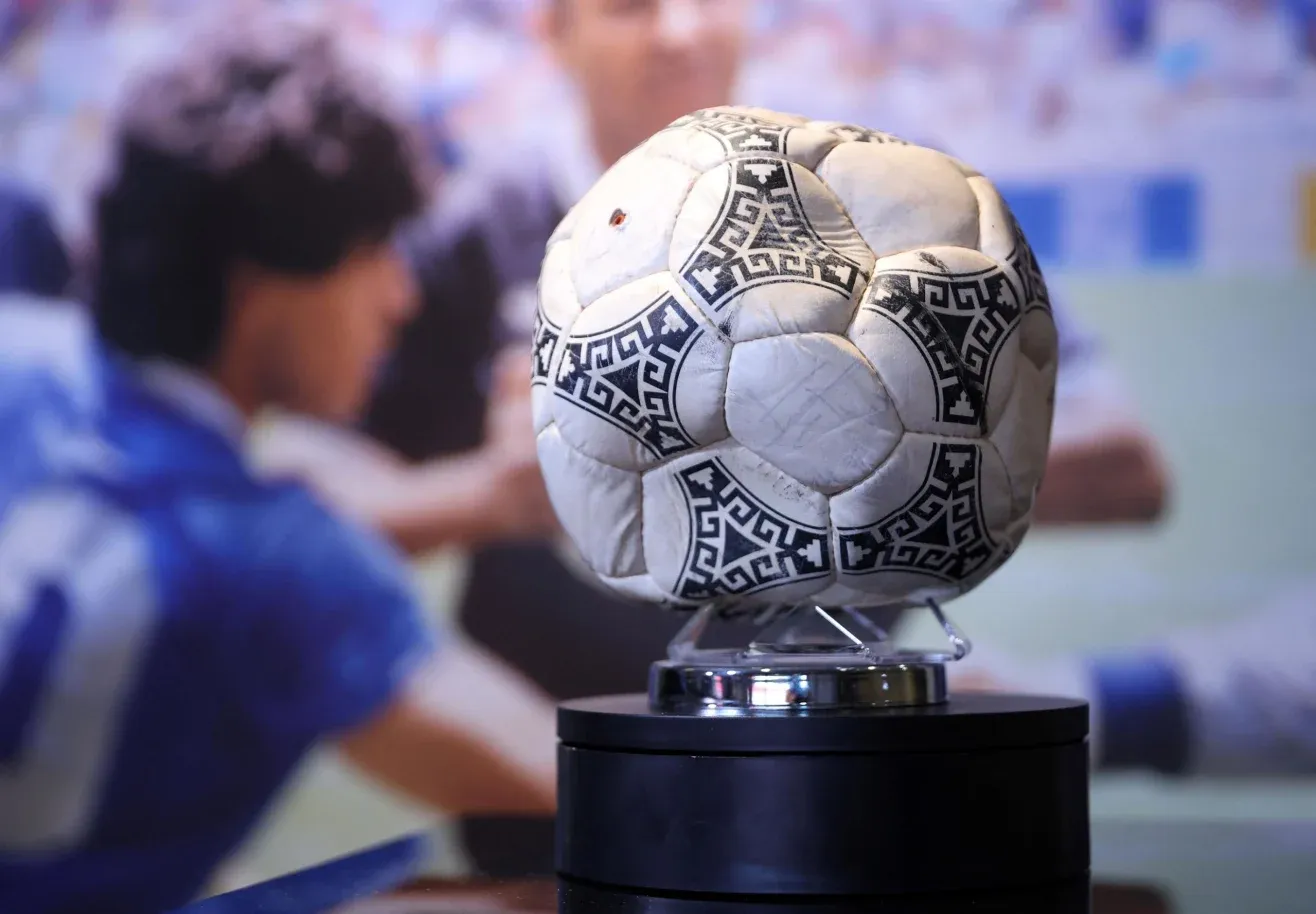 qua bong,  Maradona,  World Cup,  Ban tay cua Chua anh 1