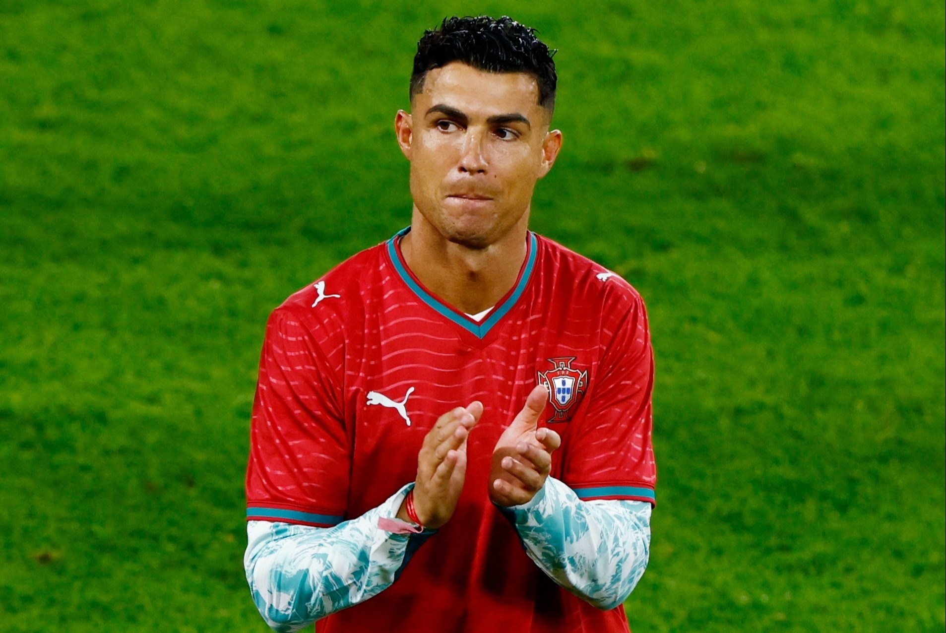 Ronaldo mac ao so 21 cua Diogo Jota sau tran thang Croatia hinh anh