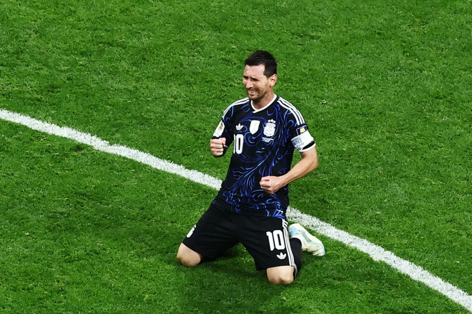 Vì sao áo Messi khác tất cả cầu thủ ở bán kết World Cup