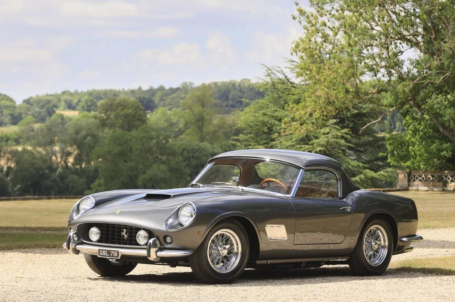 Ferrari, Cartier khuấy đảo các phiên đấu giá triệu USD