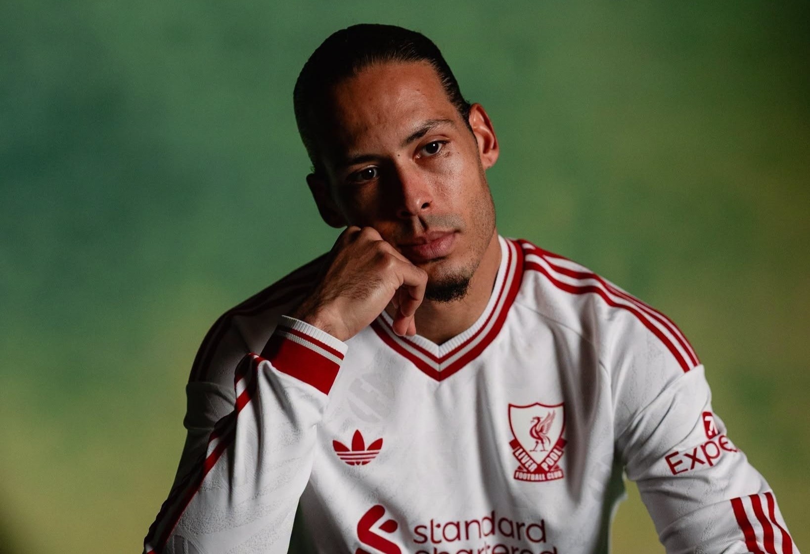 Liverpool chơi lớn với áo sân khách