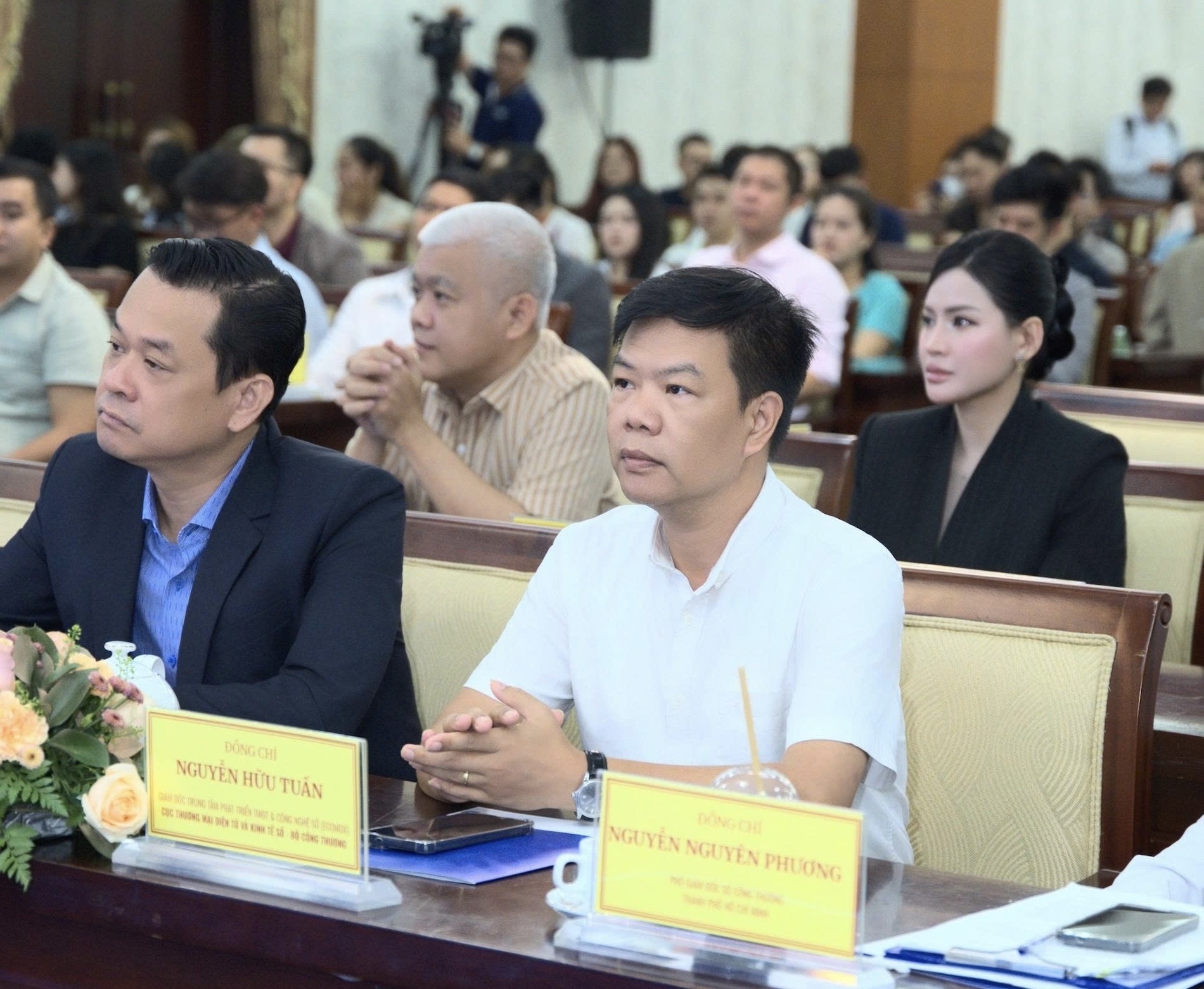 b&aacute;n h&agrave;ng online ảnh 1