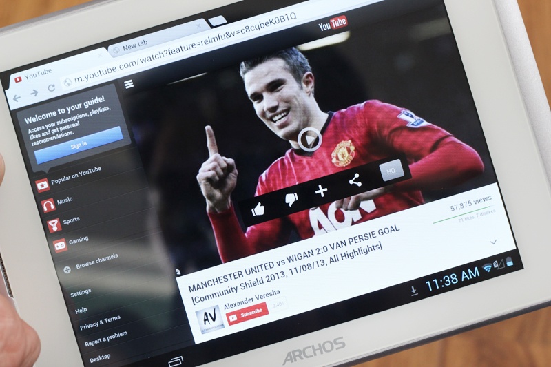 Mo hop may tinh bang loi tu gia 5,2 trieu cua Archos hinh anh