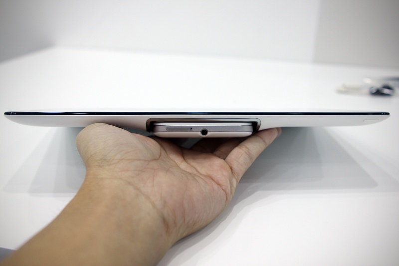 Dap hop may tinh bang gan smartphone cua Asus tai VN hinh anh