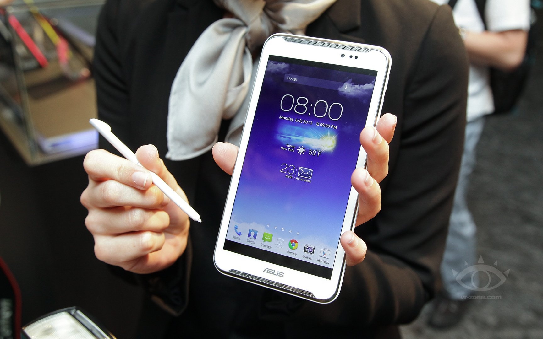 Asus nhap cuoc dua phablet voi Fonepad Note E6 hinh anh