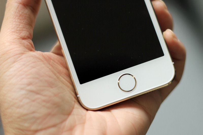 Video dung thu tinh nang nhan dien van tay tren iPhone 5S hinh anh
