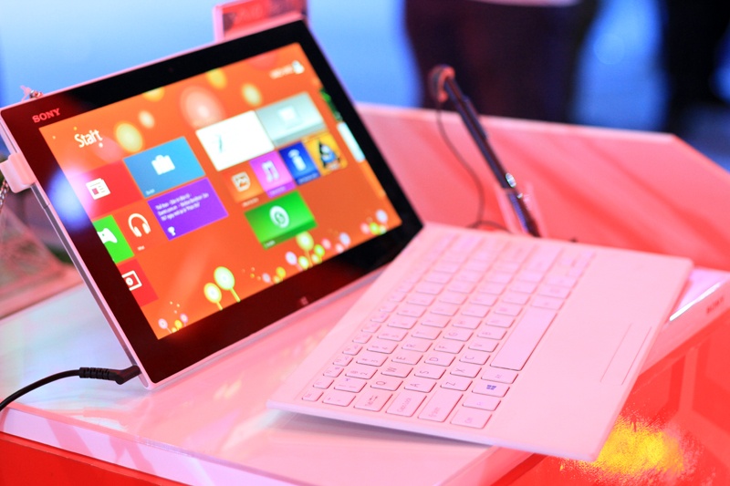 Can canh tablet PC gia 26 trieu dong cua Sony hinh anh