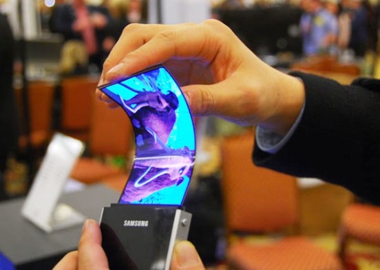 Samsung sap ra mat smartphone man hinh deo dau tien hinh anh